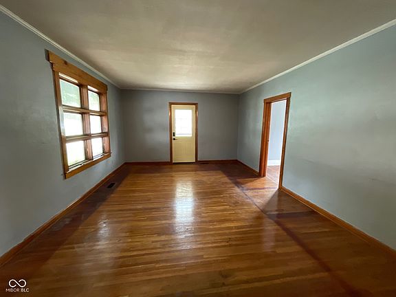 4th image of 410 Barton St