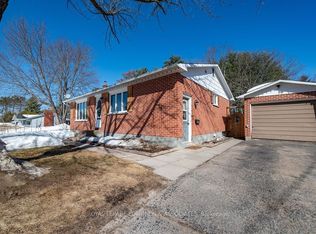 70 John St, Petawawa, ON K8H 1S9