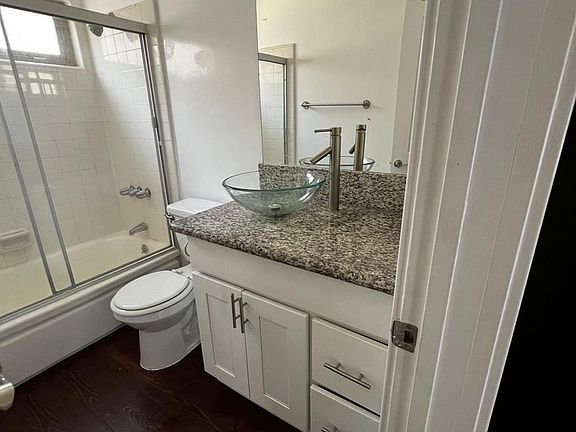 5th image of 14161-14163 Delano St #14161-4