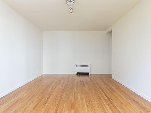 5th image of 2649 Polk St APT 9