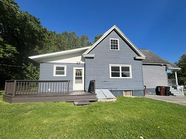 3 bed, 1.5 bath, 1550 sqft, $1,800 — Photo 2