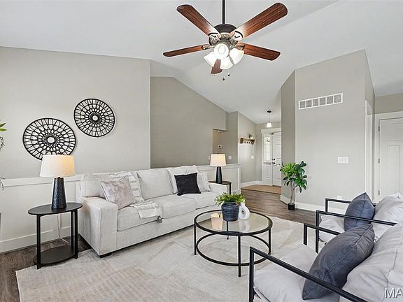 4th image of 223 Hartford Glen Ct
