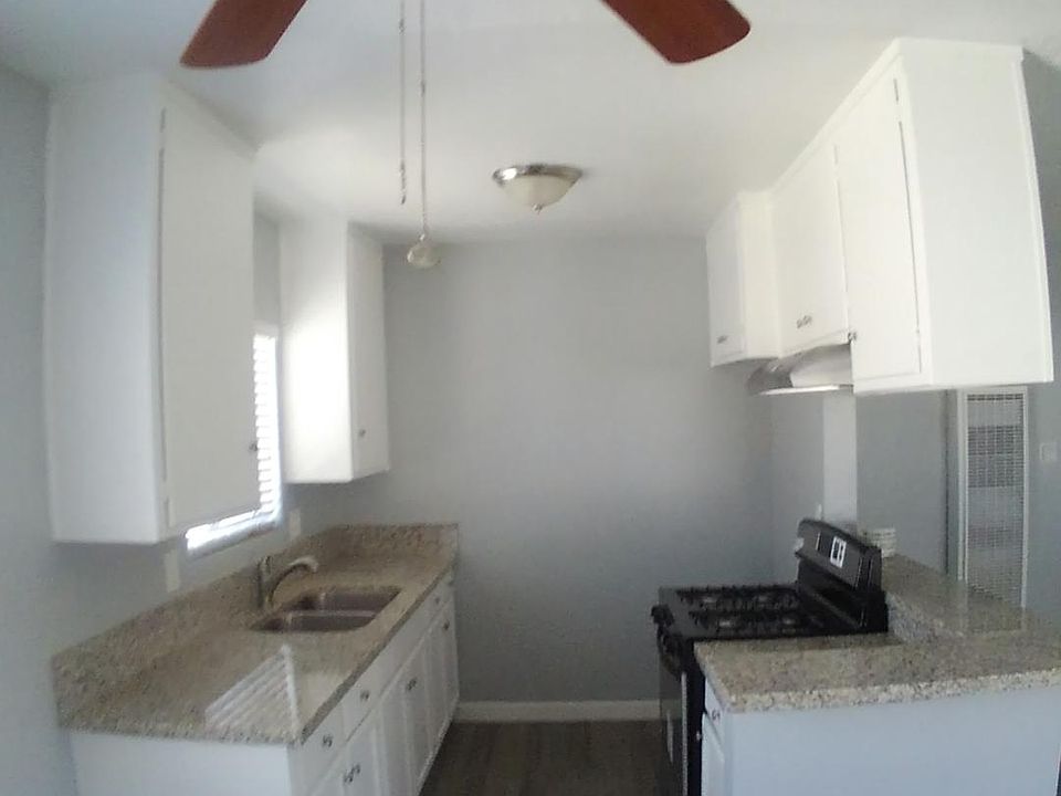 2nd image of 1164 Daisy Ave APT 11