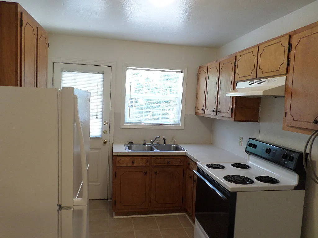 2 bedroom 1 bath — Photo 3
