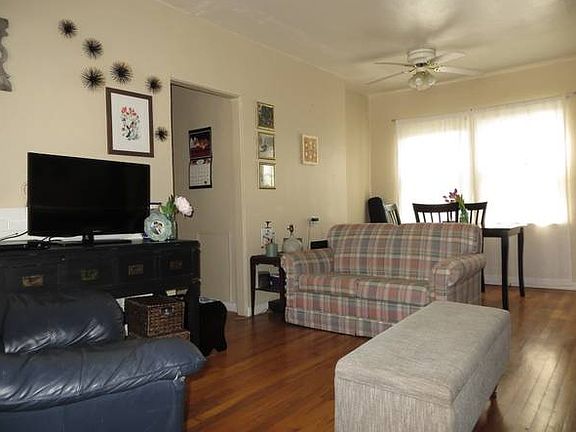 2nd image of 1601 Jackson Ave