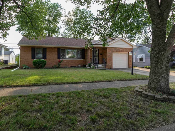 1403 N 9th St, Pekin, IL 61554