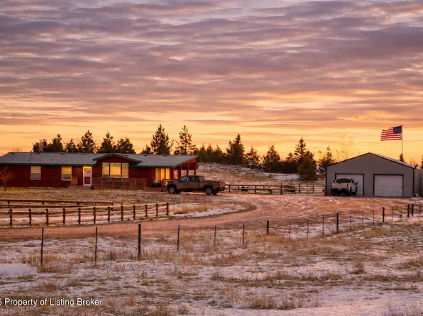 1005 7th St NW, Bowman, ND 58623