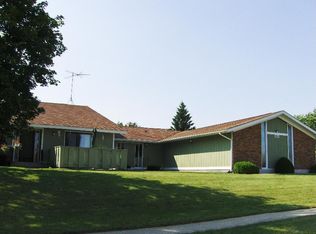 4914 W Oakwood Dr, McHenry, IL 60050