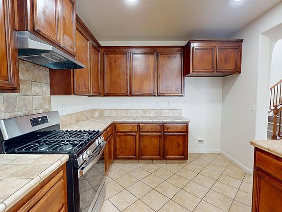 4th image of 2555 S Lind Ave