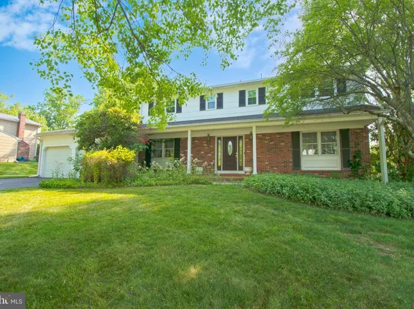 1 Tina Dr, Ewing, NJ 08560
