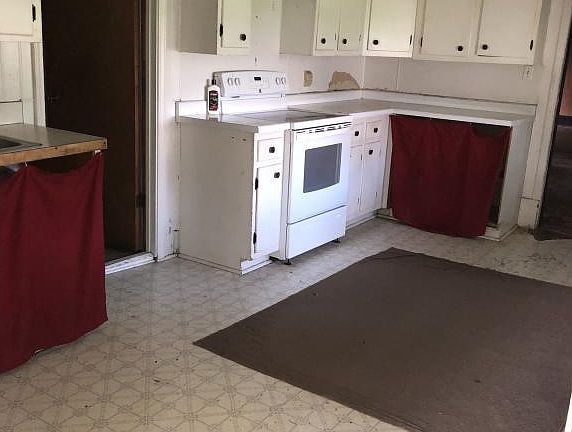 4th image of 105 N Mill St