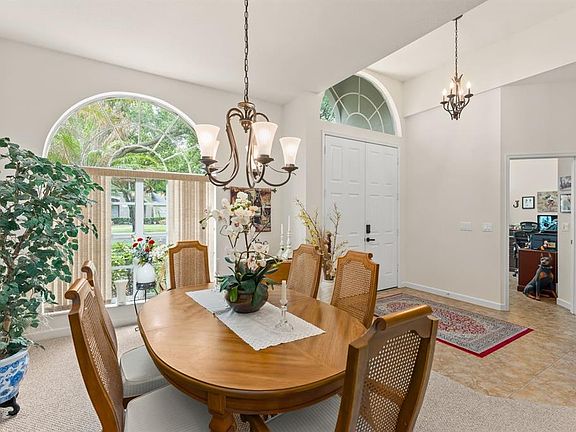 5th image of 827 Chatfield Way