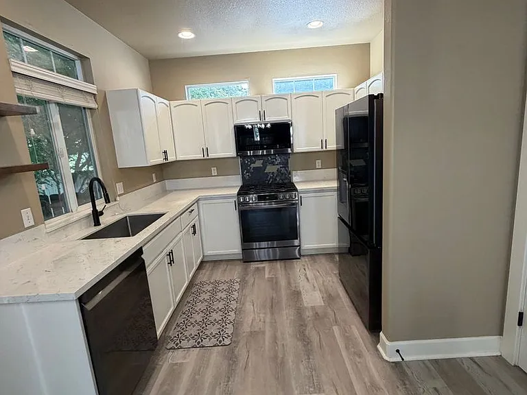 19405 SE 33rd St — Photo 9