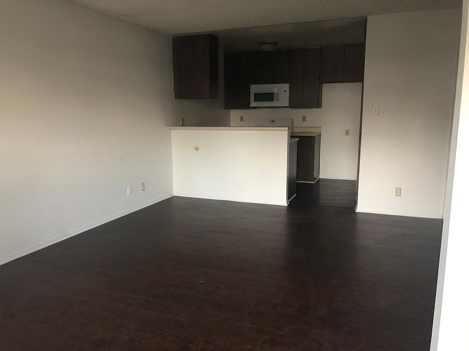 2nd image of 18615 Burbank Blvd