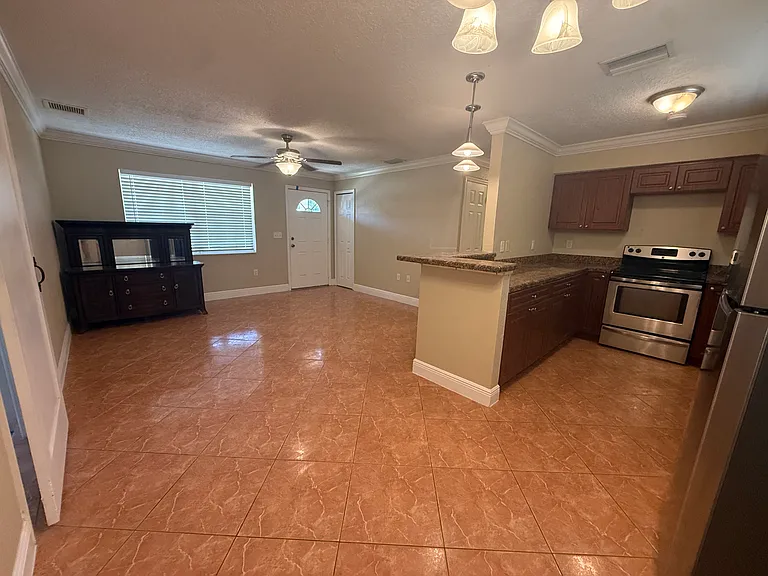 711 NW 21st Ln — Photo 2
