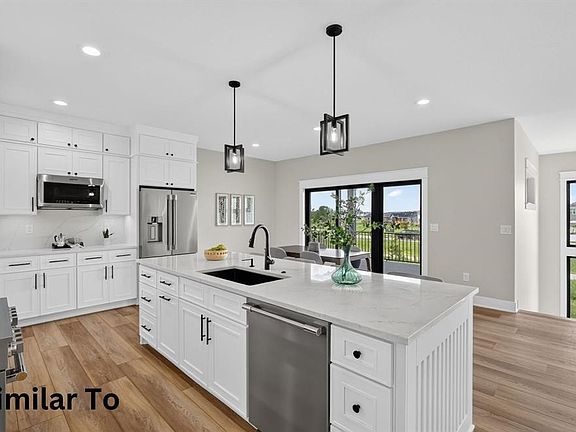 4th image of 1435 NW Bull Run Ct