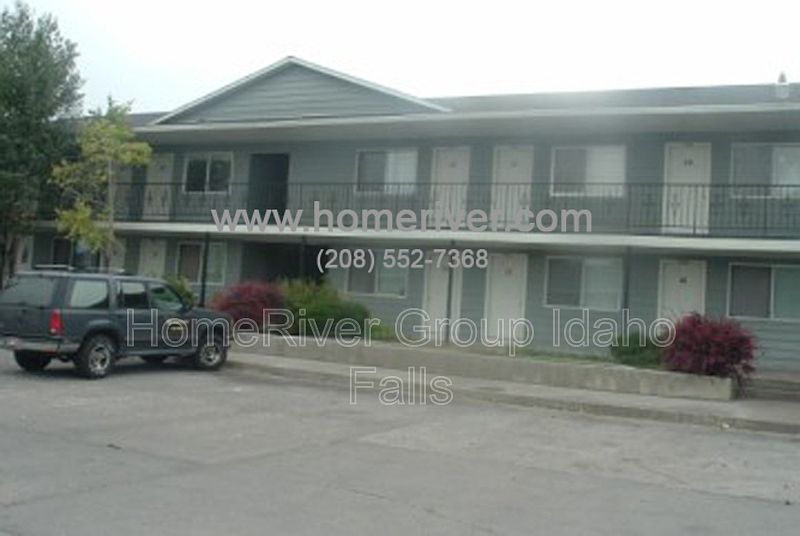 1st image of 2494 1st St