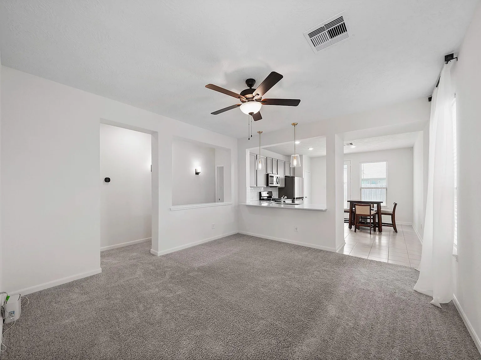3 bed, 2.0 bath, 1296 sqft, $2,100 — Photo 2