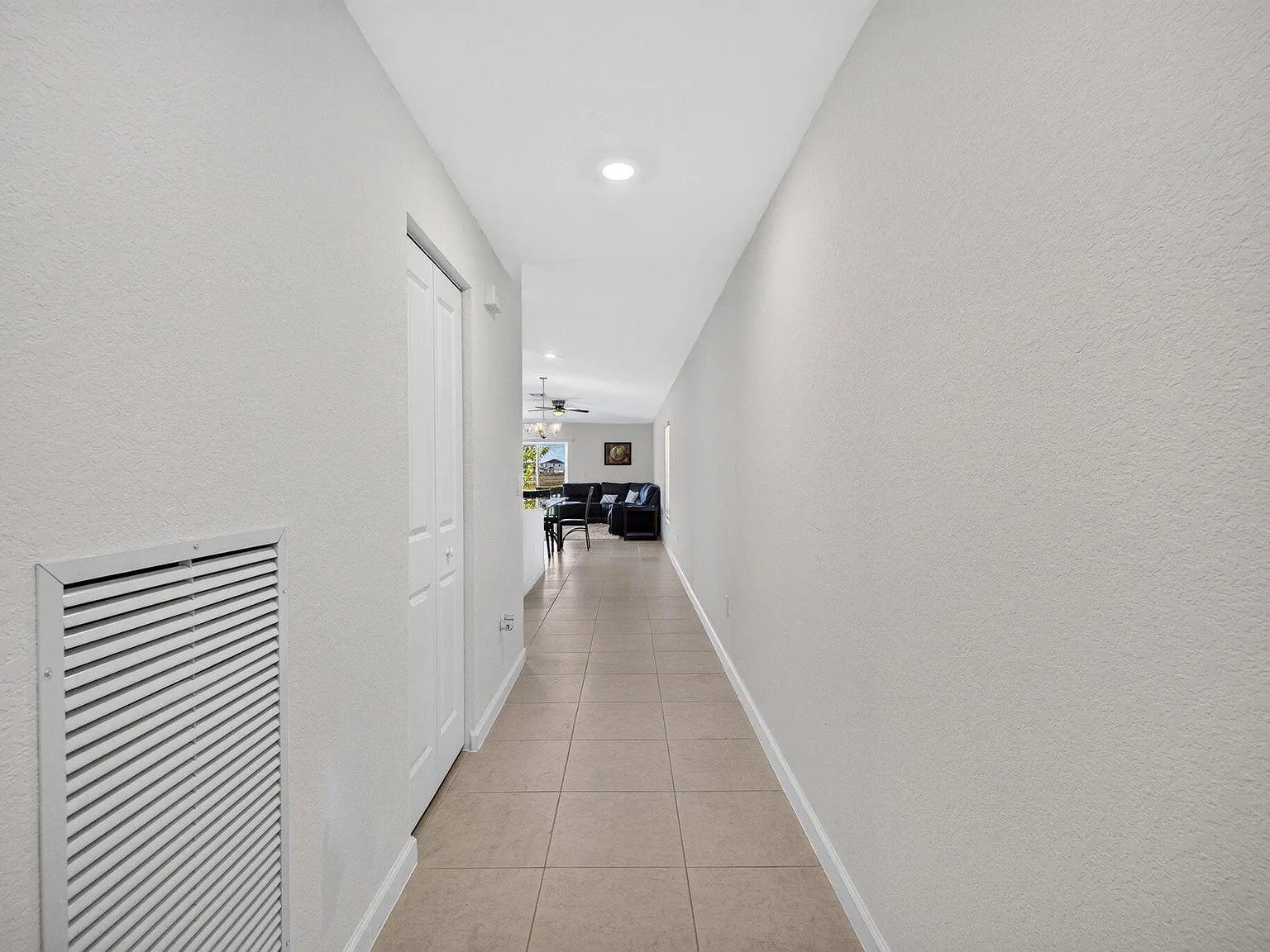 3 bed, 2.0 bath, 1432 sqft, $2,200 — Photo 2