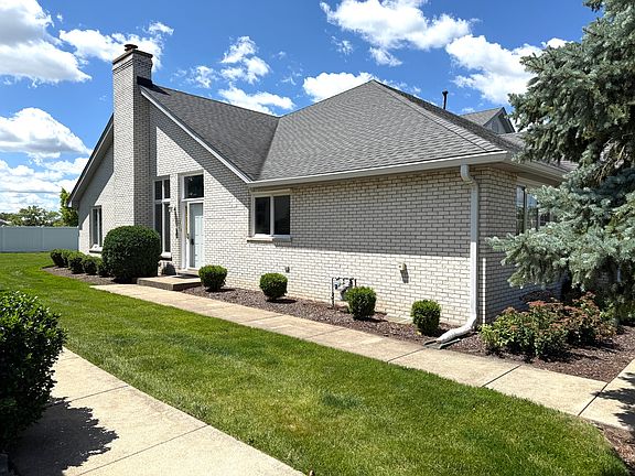 3rd image of 8821 Bluebird Dr