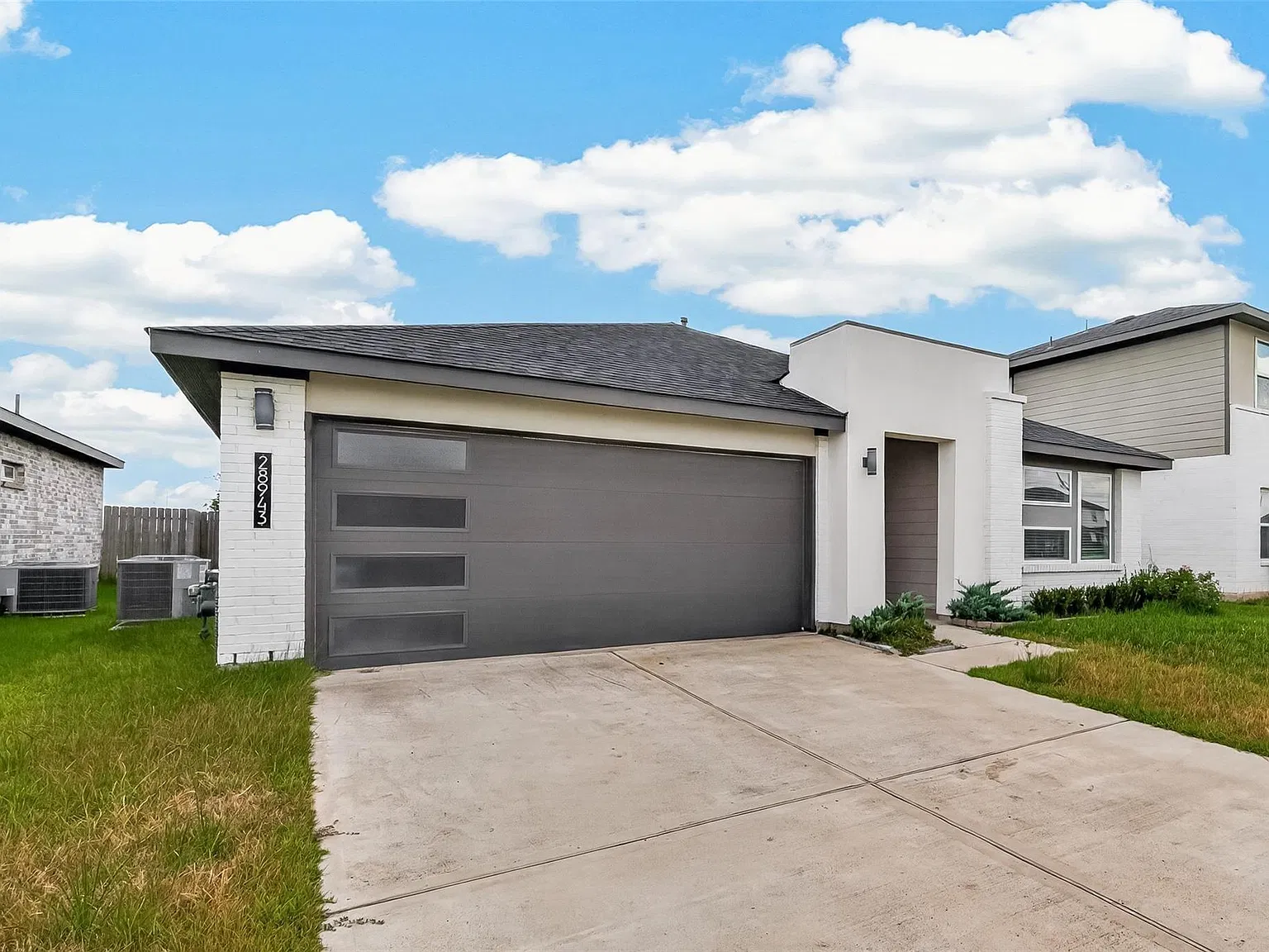 4 bed, 2.0 bath, 2067 sqft, $2,399 — Photo 2