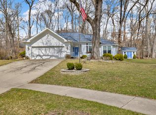 930 Essex Park Dr, Jackson, MI 49203