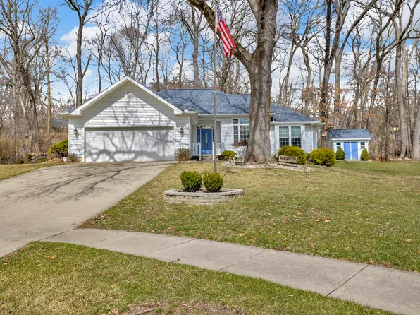 930 Essex Park Dr, Jackson, MI 49203