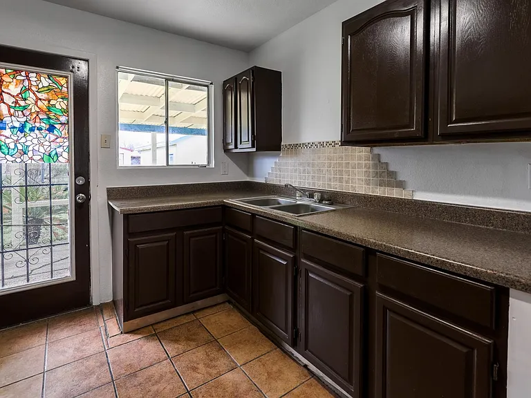 5434 Plumtree Dr — Photo 13