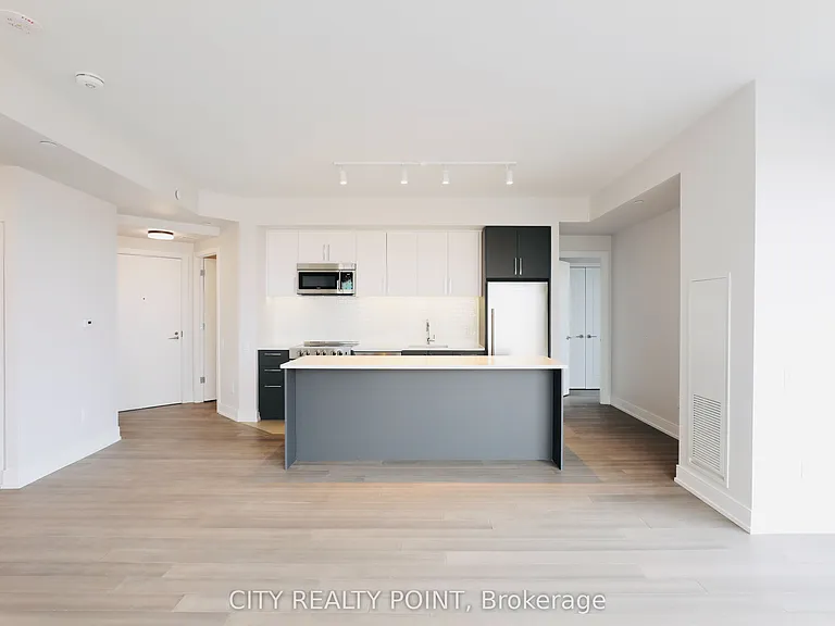2525 Bathurst St #407 — Photo 1