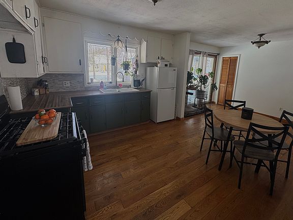 5th image of 10 Meadow Ln