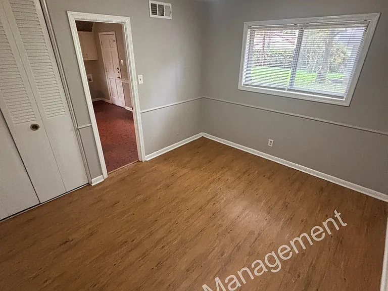 4080 Chippewa Rd — Photo 6