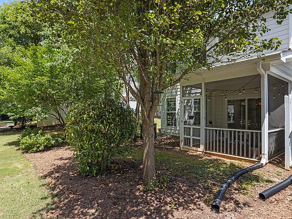 5th image of 802 Bartlett Cir
