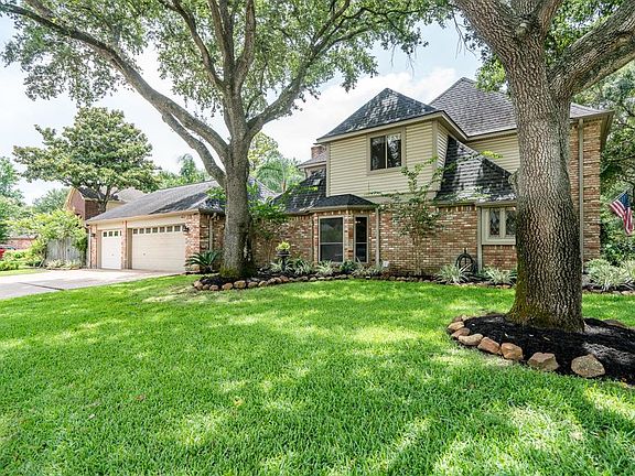 The corner lot offers great curb appeal. This beautiful home is located in the highly sought after Nottingham Country.