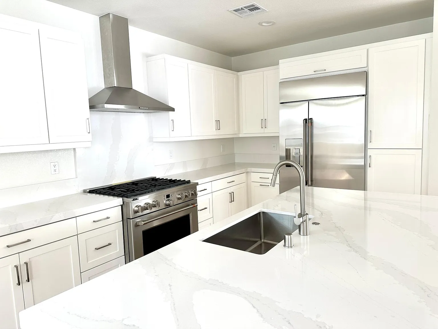 3 bed, 3.5 bath, 1816 sqft, $5,500 — Photo 3