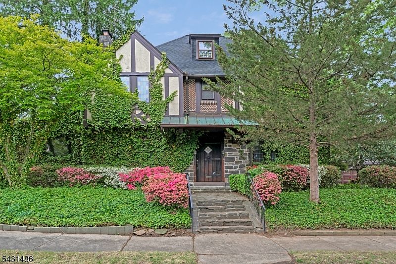 1st image of 3 Shelbourne Ave