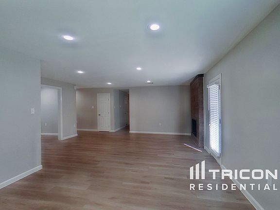 3rd image of 2216 Highcrest Dr