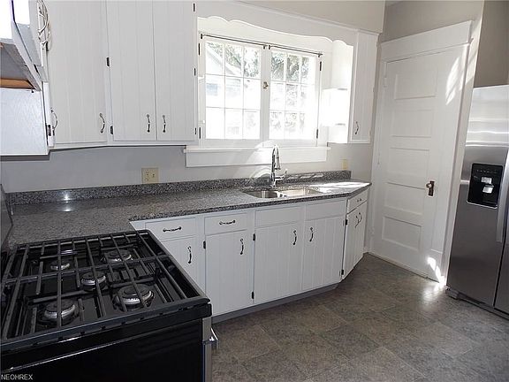 5th image of 185 N Pardee St