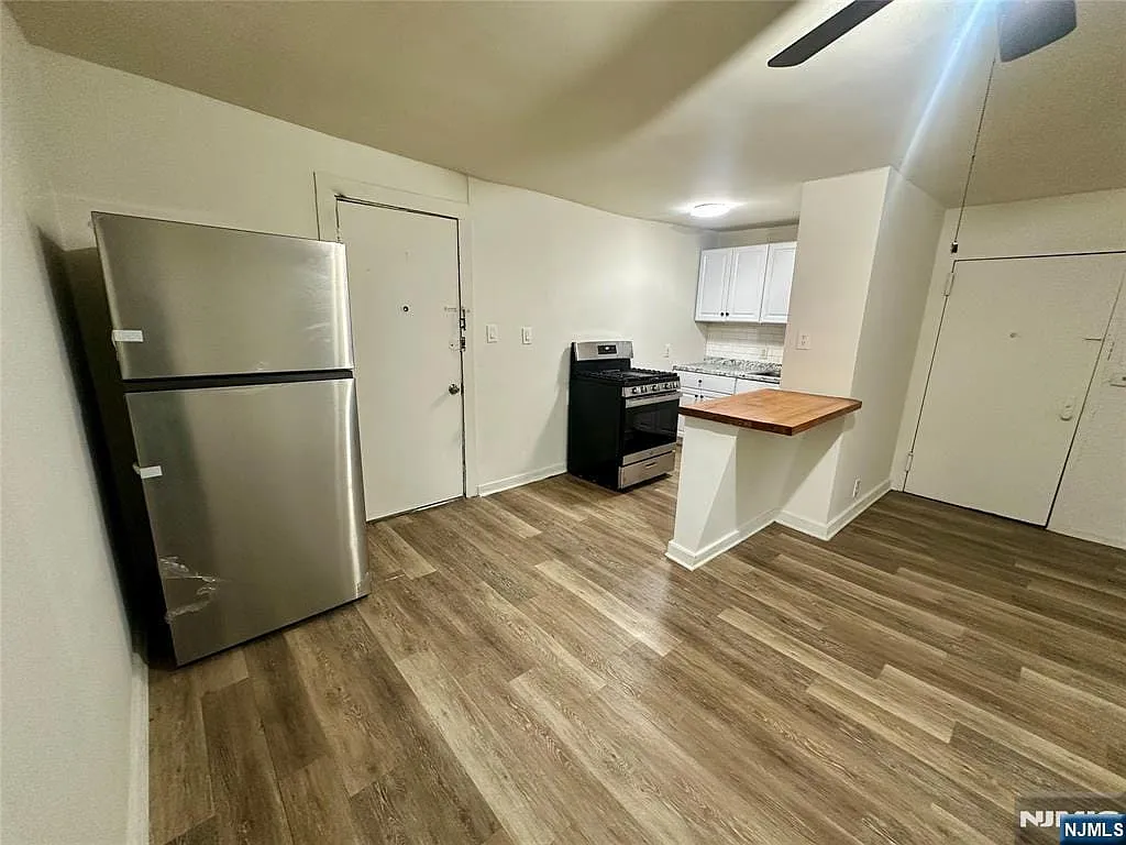1 bed, 1.0 bath, $1,800 — Photo 3