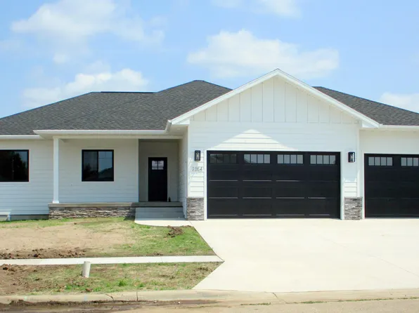 2354 Lucas Ln NW, Watertown, SD 57201