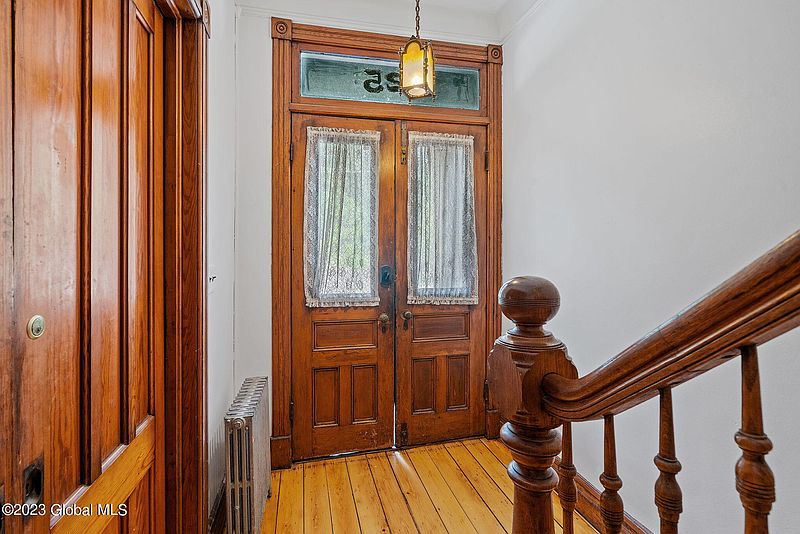 2nd image of 225 N Pearl Street