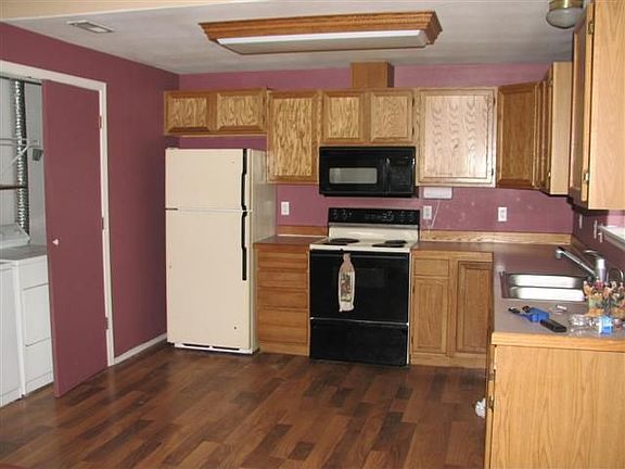 2nd image of 3005 Rose St