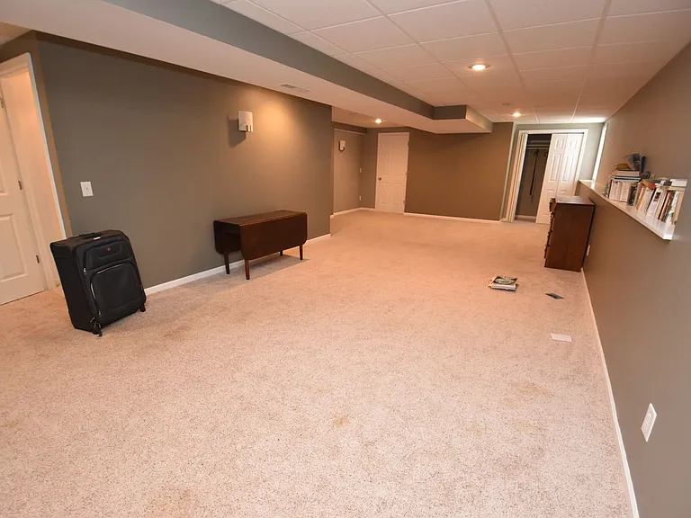 18153 Lisbon Dr — Photo 16