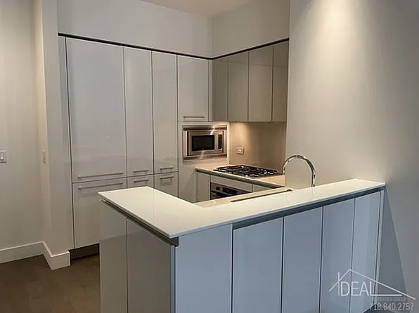 25 Broad St APT 15K, New York, NY 10004