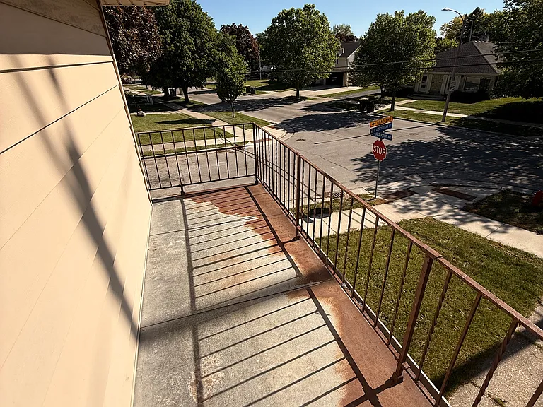 2124 Ludington Ave — Photo 13