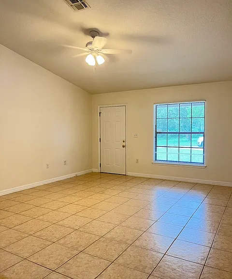 733 E Indiana Ave — Photo 4