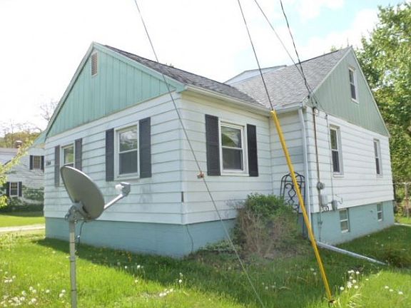 4th image of 1104 Meadow Ave