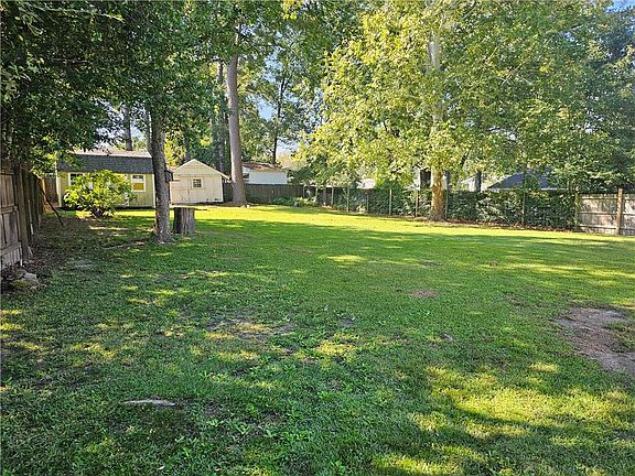 3rd image of 1306 N Boundary Ave
