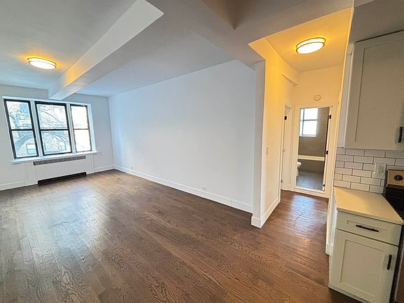 2nd image of 3660 Waldo Ave APT 4E