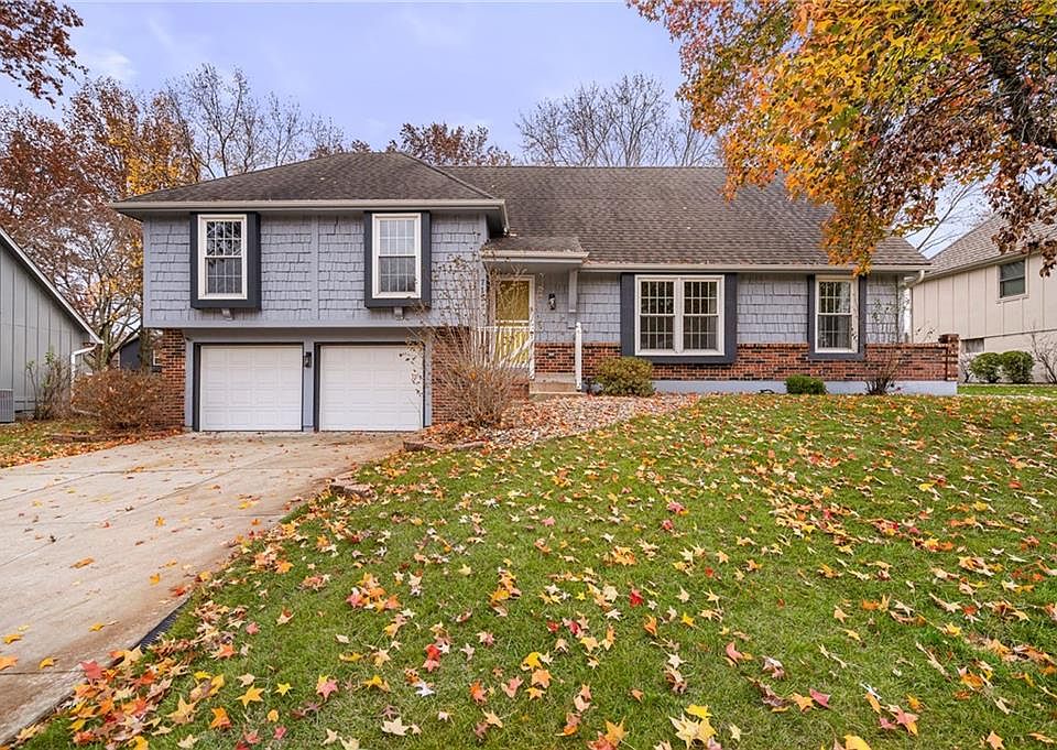 1st image of 715 NE Cambridge Dr
