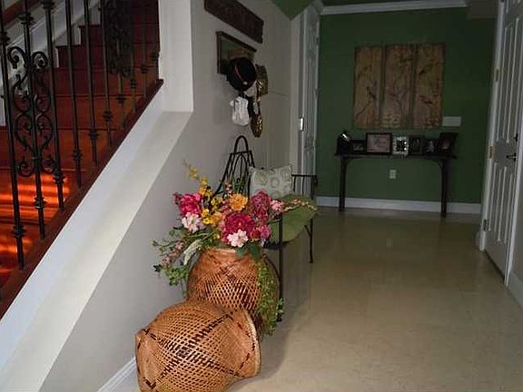 3rd image of 448 SW 5th Ave #1